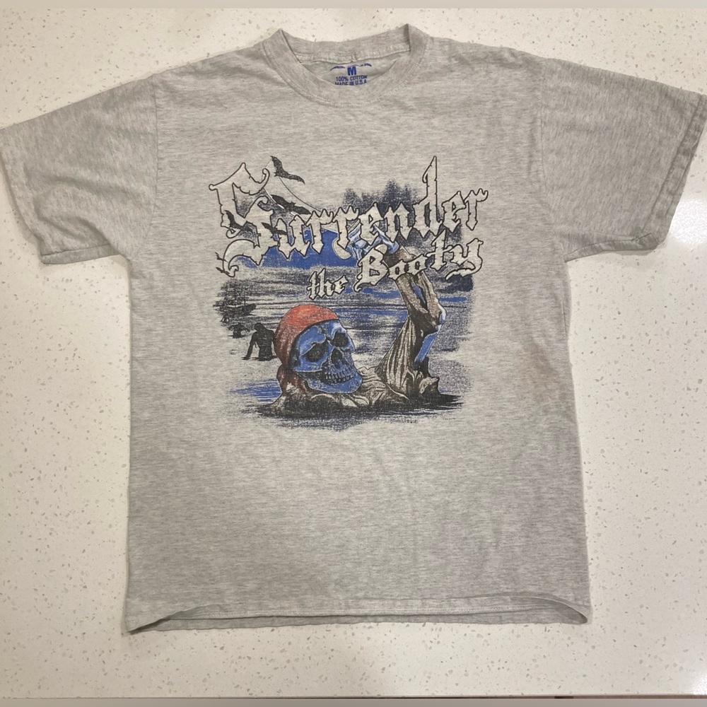 Surrender the booty T-shirt